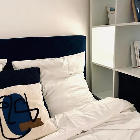 Le Bleu Roi Apartment *
